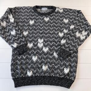 Area By TAG Vintage Black White Heart sweater women’s size Large USA made